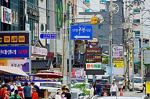 육쪽마늘로 만든 먹거리가 풍성한 단양 구경시장