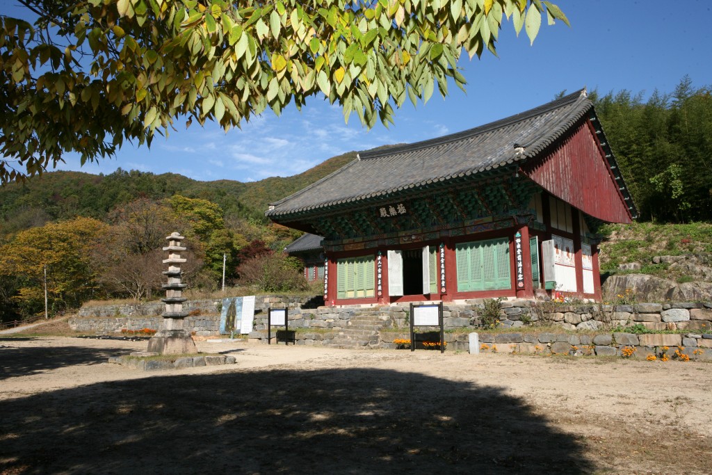 금산 신안사 극락전