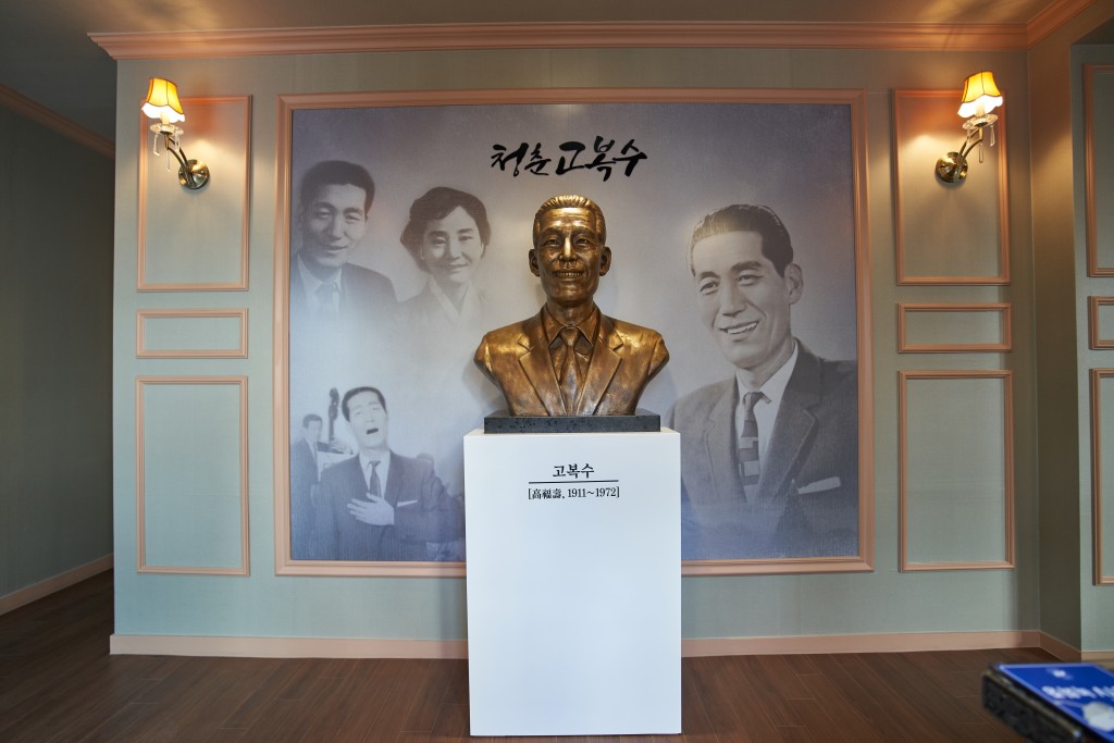 고복수 흉상 이미지