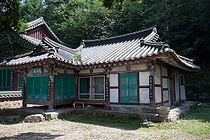 바닷가에 위치해 낙조가 아름다운 김제시 진봉면의 망해사