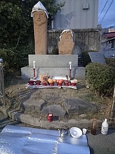붉은 황토를 장승에 칠하는 읍내동 뒷골 장승제