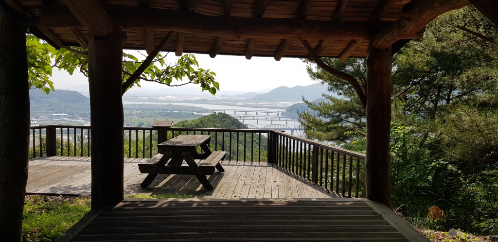 낙동강변위의 철교와 독산마을 이미지