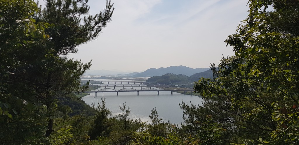 낙동강변과 철교 이미지
