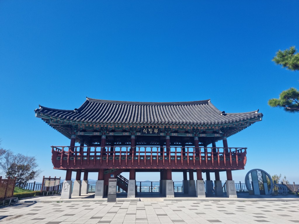 대전시 전경이 한눈에 보이는 식장산 문화공원<자연이 주는 선물, 명승지와 절경<지역N문화 테마 대전시 전경이 한눈에 보이는 식장산 문화공원