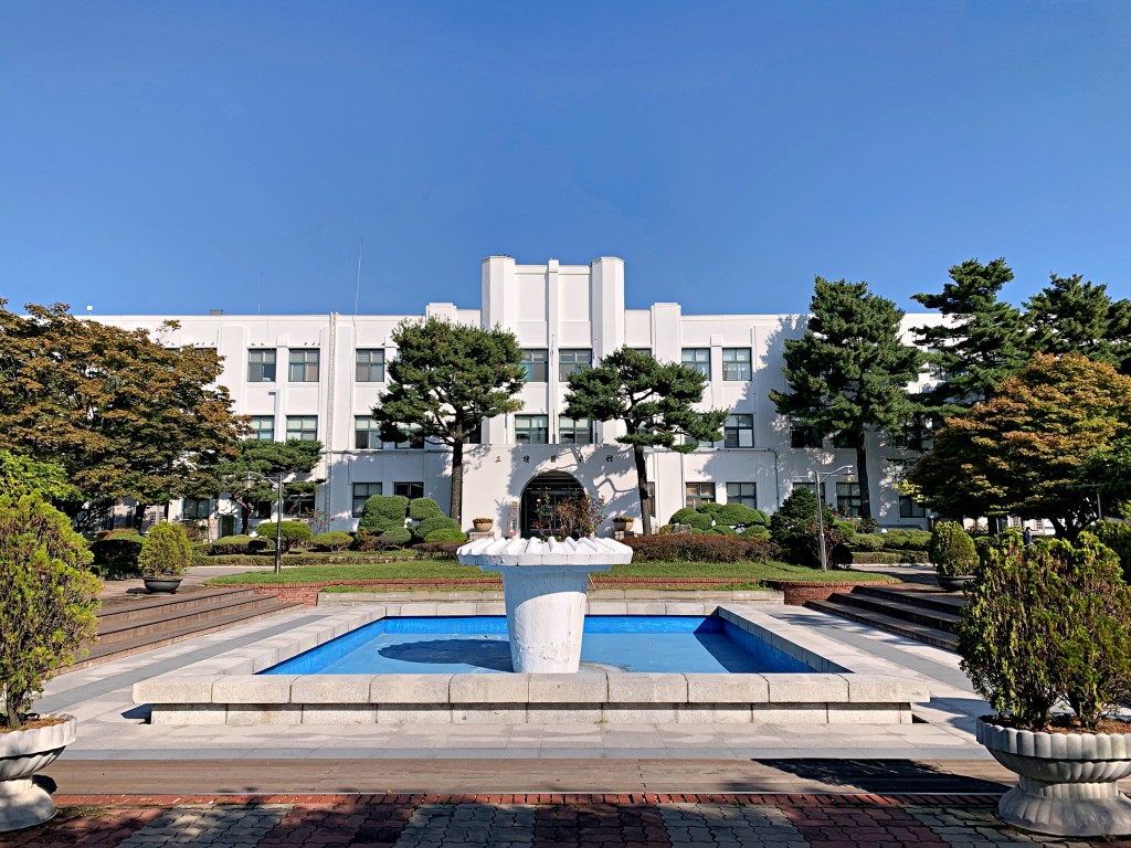 정독도서관으로 자리매김하고 있는 서울 구 경기고등학교<세월의 흔적... 테마 정독도서관으로 자리매김하고 있는 서울 구 경기고등학교