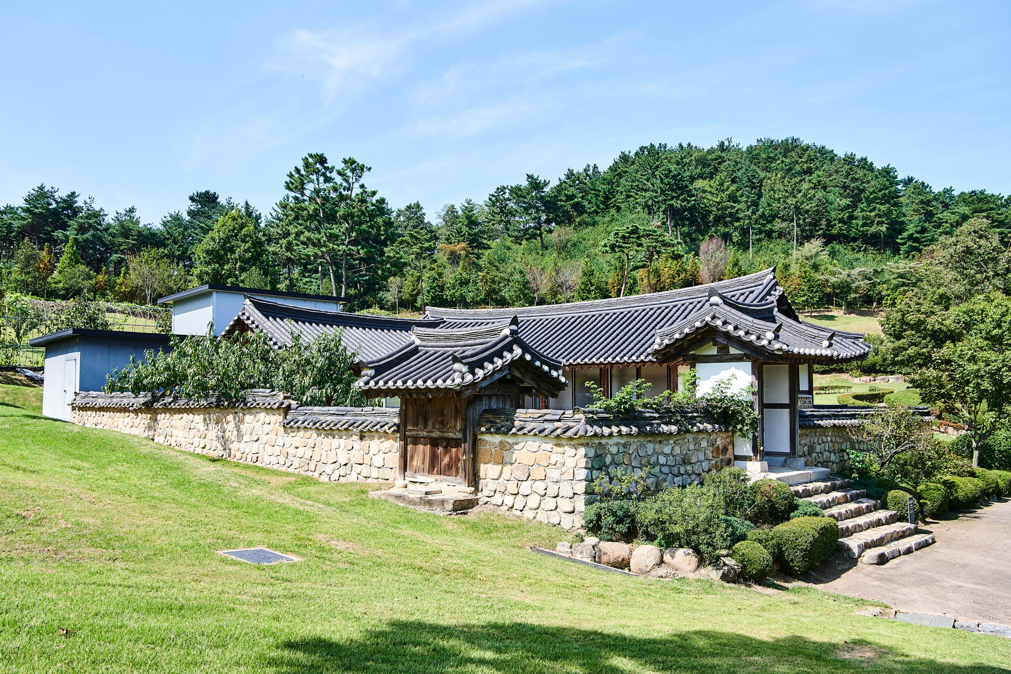 충남 예산의 약 팔며 부르는 머리나면두종소리<일을 하며 부르는, 노동요<지역N문화 테마 충남 예산의 약 팔며 부르는 머리나면두종소리