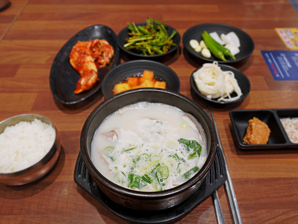 돼지 국밥 수정 부산 광안리근처
