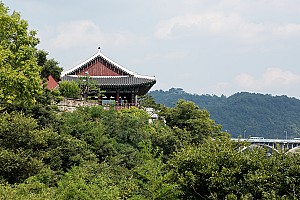 촉석루와 의암, 해돋이와 노을이 어우러진 진주 8경