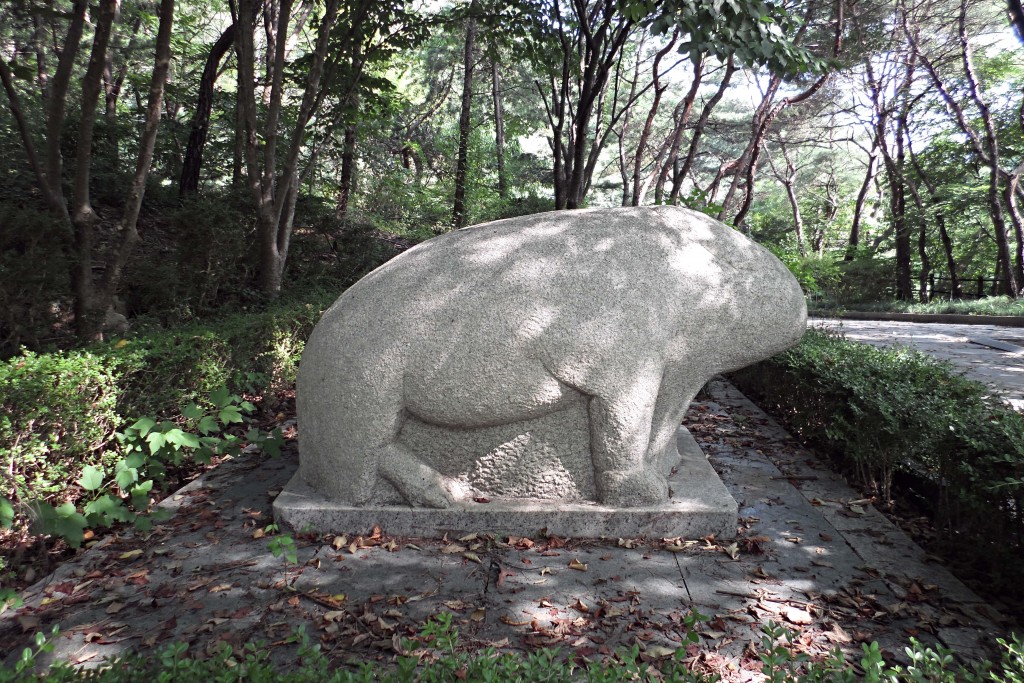 관악산호수공원 입구 석구상
