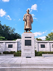 쓰러져가는 나라를 지탱하는 것은 국민의 힘이라 믿었던 이상재