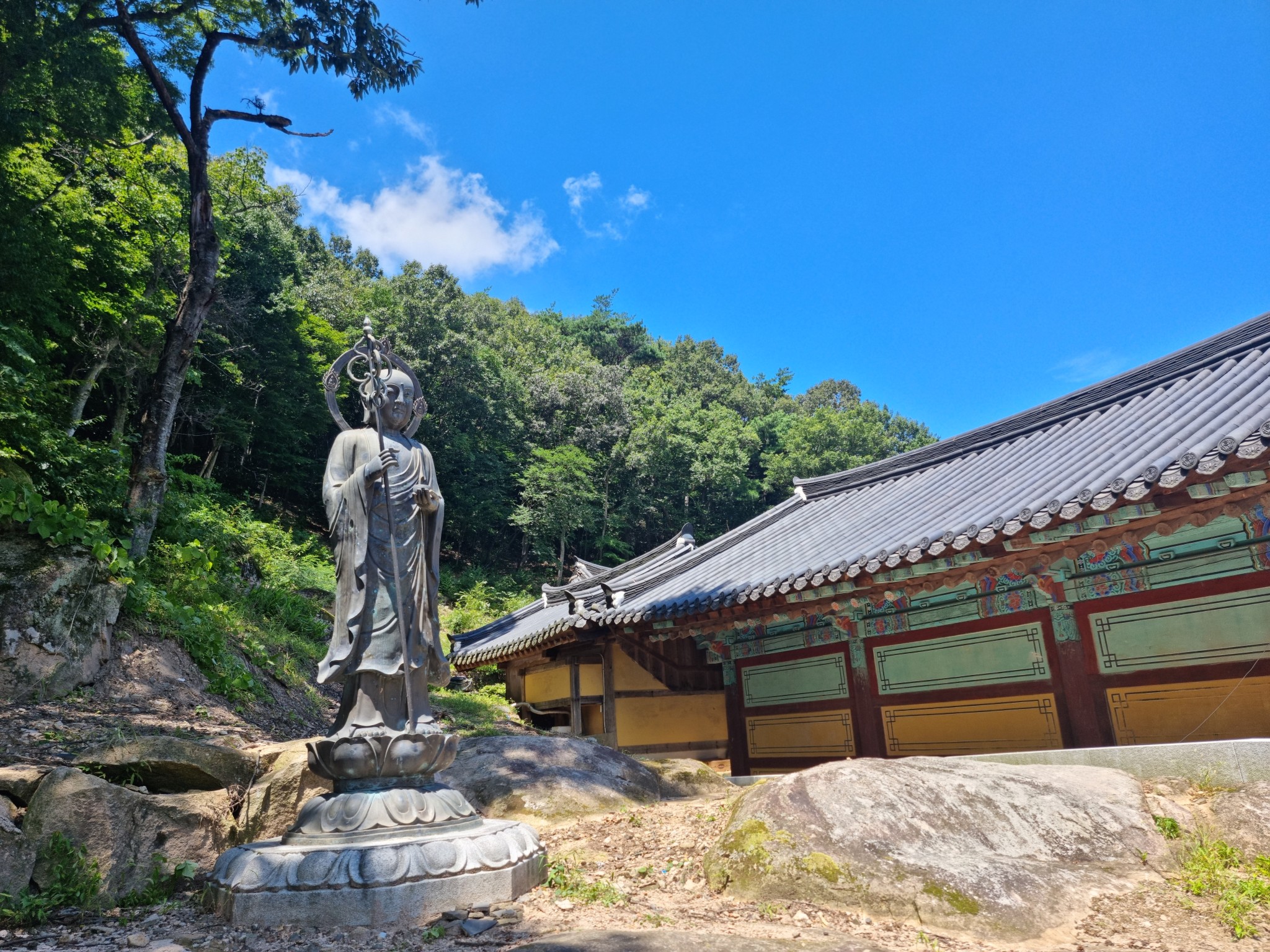 원효가 창건한 유서 깊은 사찰, 동두천 자재암<오랜 역사와 문화를 품은, 한국의 사찰<지역N문화 테마 원효가 창건한 유서 깊은 사찰, 동두천 자재암