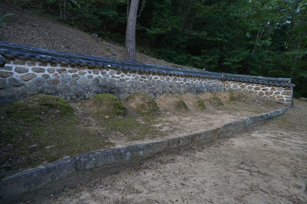 구례 석주관 칠의사묘 정측면 