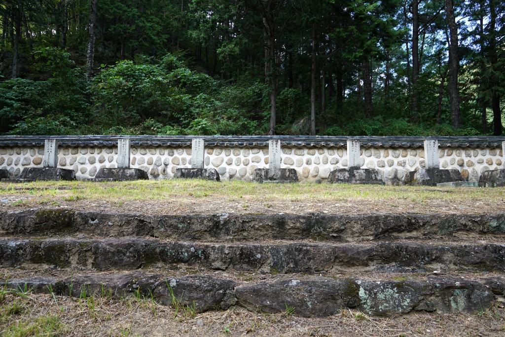 구례 칠의사 단 정면