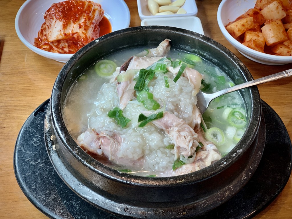 서울 최초의 전문 삼계탕집, 고려삼계탕<세월에 담긴 신뢰, 지역의 오래된 가게<지역N문화 테마 서울 최초의 전문 삼계탕집, 고려삼계탕