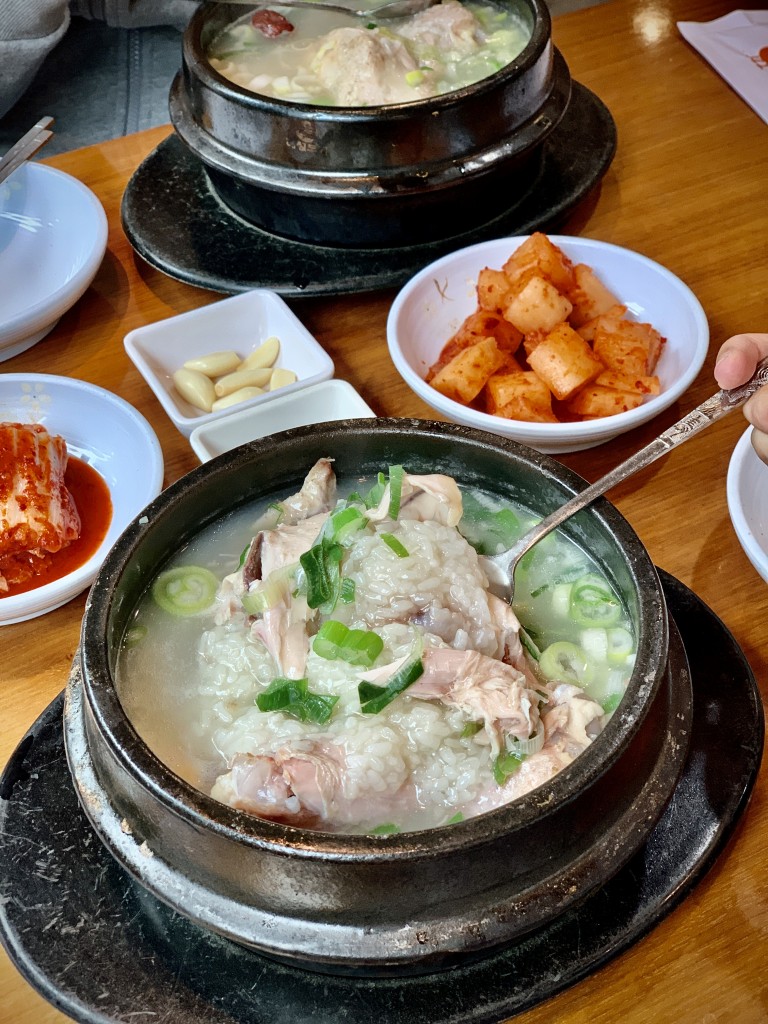 서울 최초의 전문 삼계탕집, 고려삼계탕<세월에 담긴 신뢰, 지역의 오래된 가게<지역N문화 테마 서울 최초의 전문 삼계탕집, 고려삼계탕