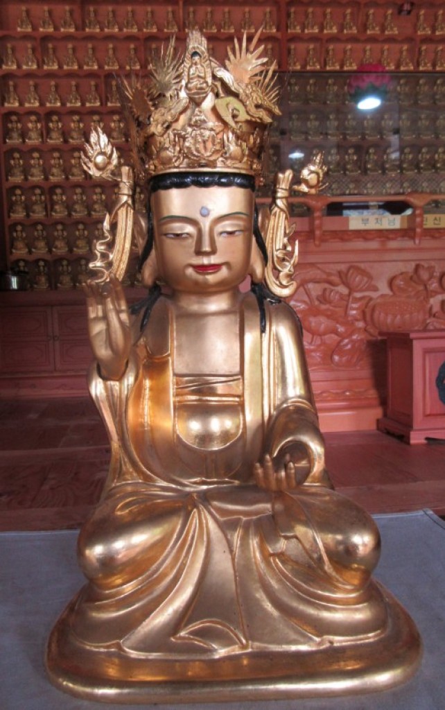 홍천 수타사 목조관음보살좌상