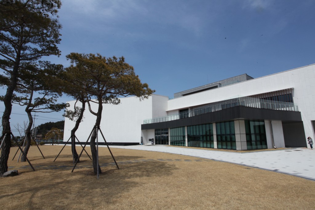 태안유류피해극복기념관전경