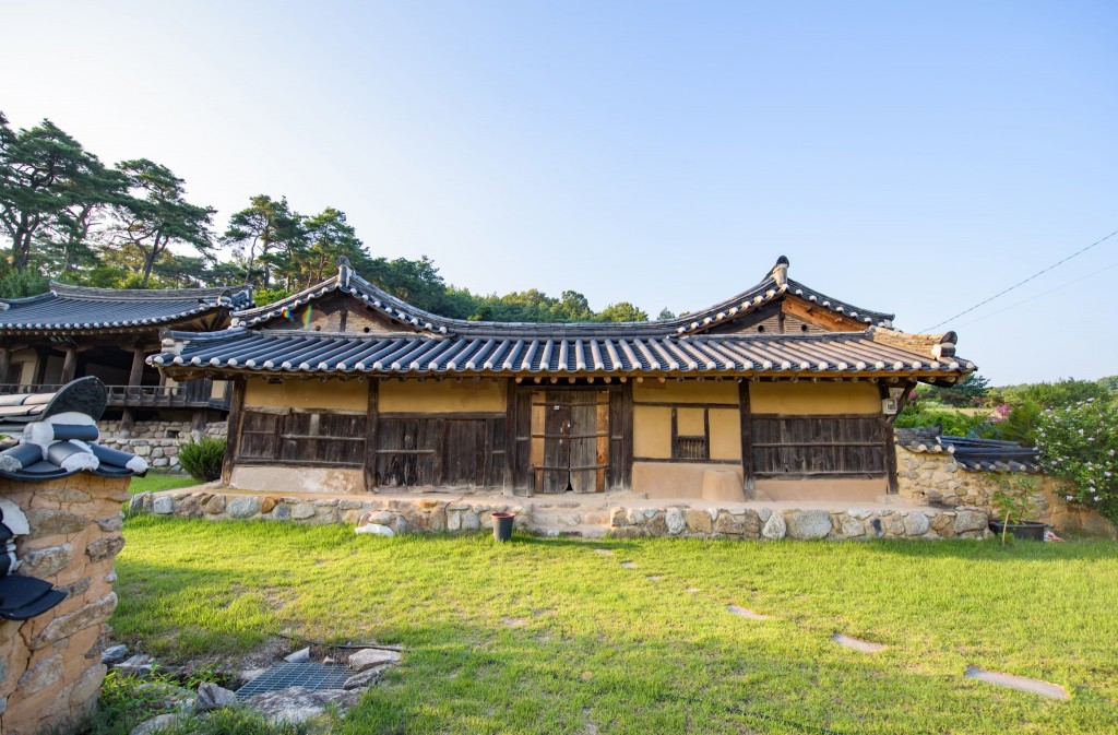 칠성루 및 휴계재사 후면