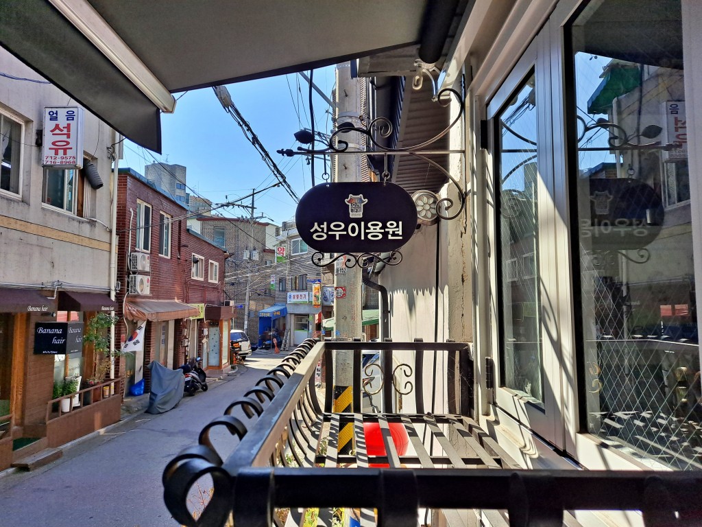 가위와 빗으로만 멋쟁이를 만드는 성우이용원<세월에 담긴 신뢰, 지역의 오래된 가게<지역N문화 테마 가위와 빗으로만 멋쟁이를 만드는 성우이용원