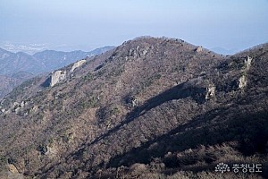 동굴과 바위가 많아 '중부의 금강'으로 불리는 충남 금산군의 서대산