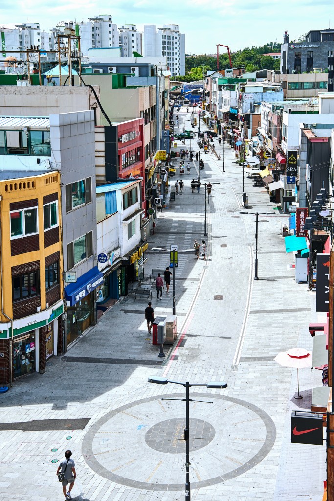 평택 에이큐양복점, 한결같이 재단사의 길을 걸어온 50년 양복 명가<세월에 담긴 신뢰, 지역의 오래된 가게<지역N문화 테마 평택 에이큐양복점... 