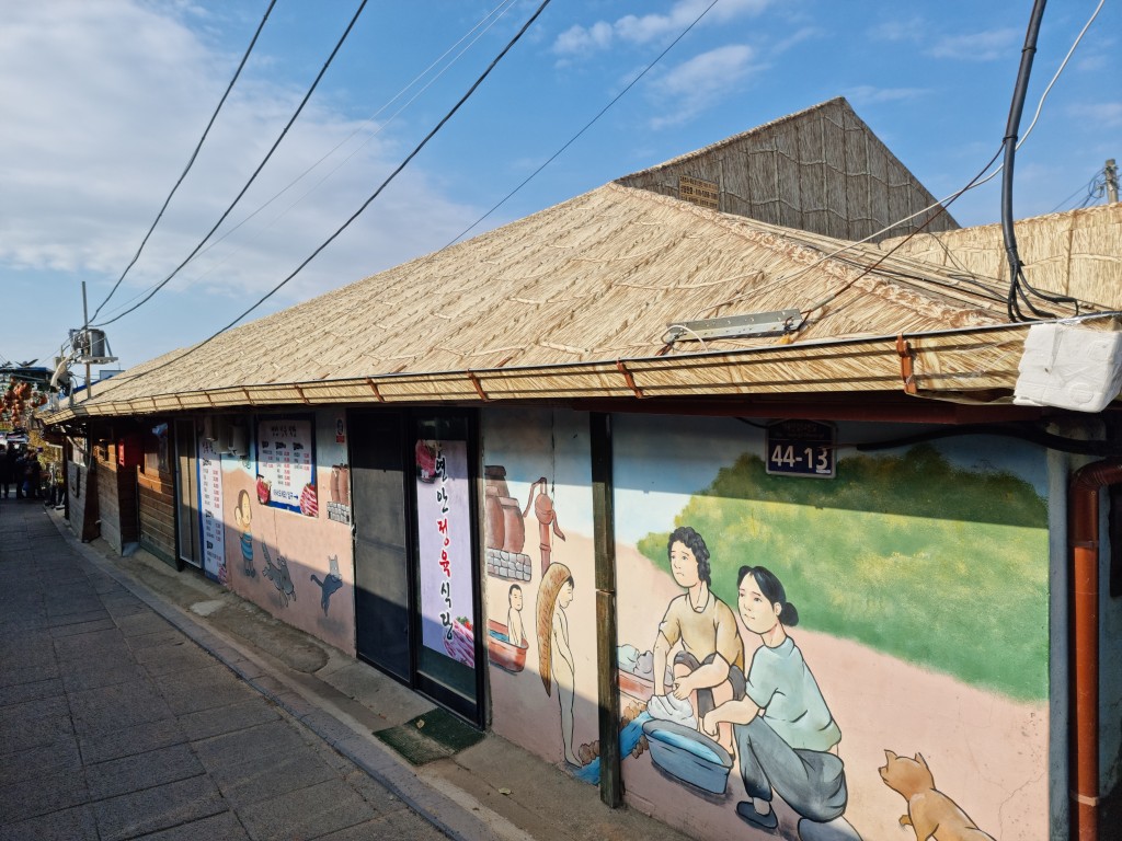 연백의 공기와 흙냄새를 가져다주는 제비가 둥지를 트는 연안정육점<세월에 담긴 신뢰, 지역의 오래된 가게<지역N문화 테마 연백의 공기와... 
