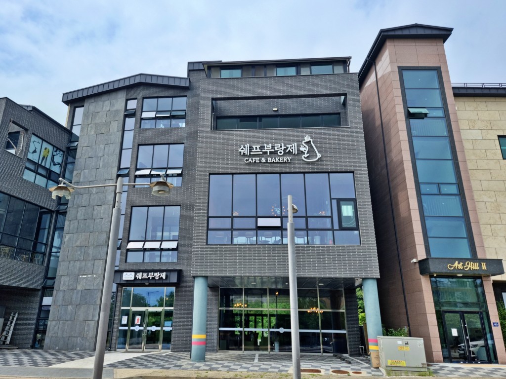 50년 제빵 명인의 솜씨에 빛나는 작지만 큰 빵집, 김포 쉐프부랑제... 테마 50년 제빵 명인의 솜씨에 빛나는 작지만 큰 빵집, 김포 쉐프부랑제