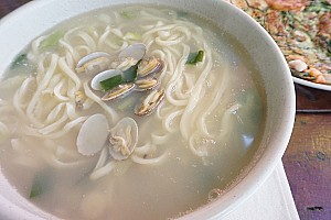 예전에 칼국수는 양반이 먹던 고급음식이었다.