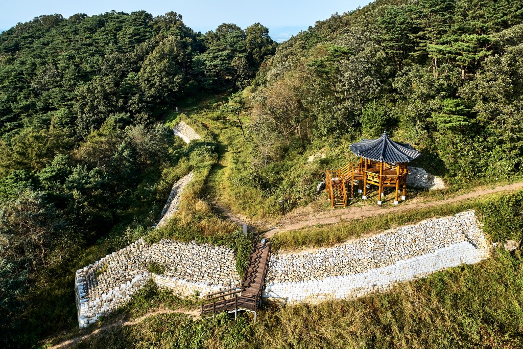 두 지역의 기념물로 지정된 충북 음성의 망이산성<외침에 대비한... 관방문화<지역N문화 테마 두 지역의 기념물로 지정된 충북 음성의 망이산성