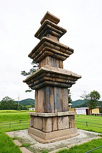 월남사터(月南寺址) 모전석탑과 석공
