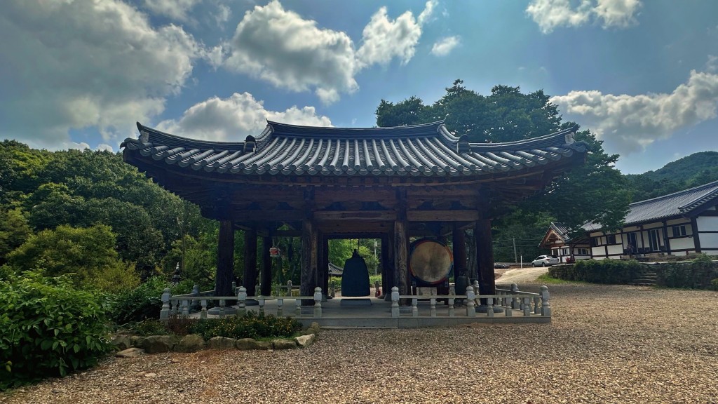 의성 대곡사 범종루