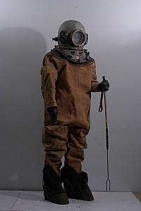 바닷속의 보물을 찾는 산업잠수사