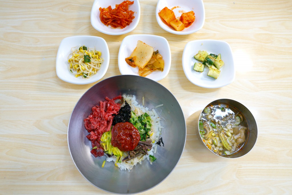 진주비빔밥 상차림