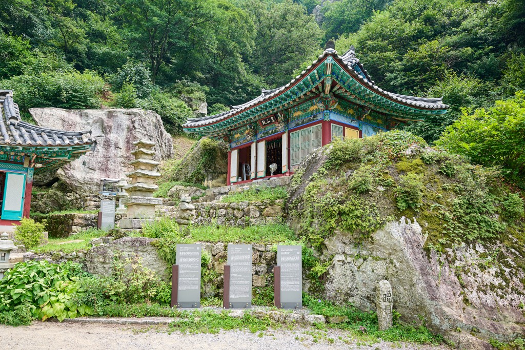 천안 만일사 영산전 외관 