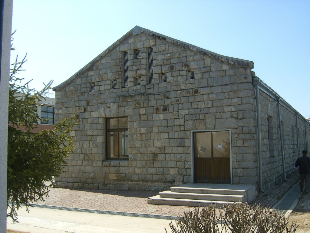 괴산중학교 구 본관 출입구 전경