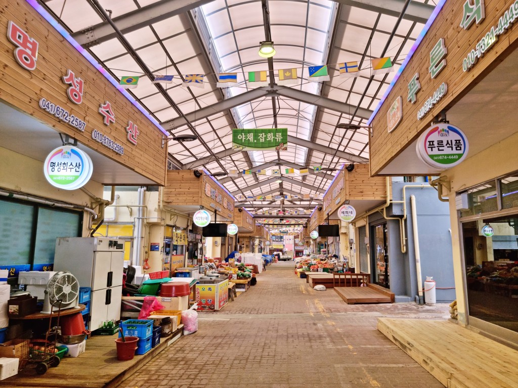 태안의 역사를 담은 특산물 전통시장 태안동부시장<소중한 기억 속 푸짐한 情, 시장<지역N문화 테마 태안의 역사를 담은 특산물 전통시장... 