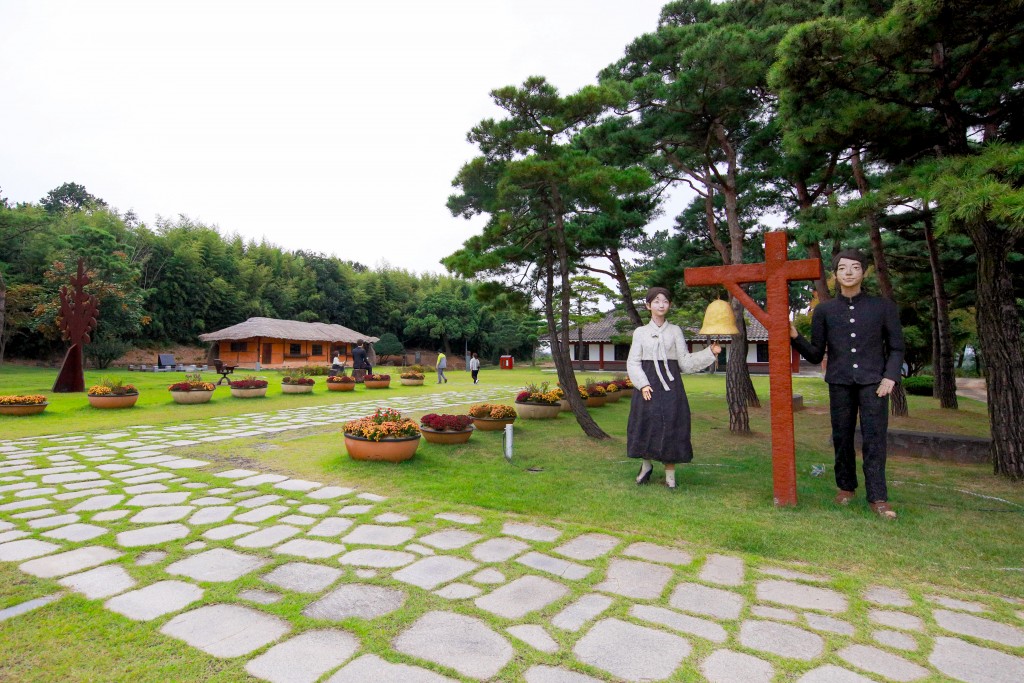 당진 필경사 앞 조형물 