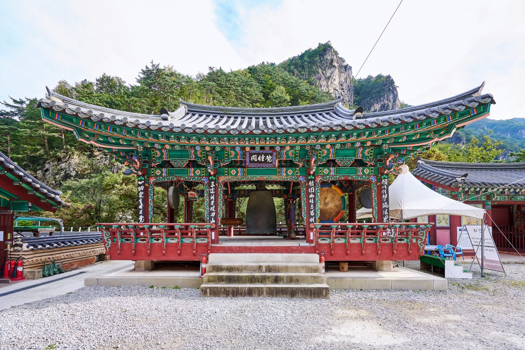 동해 삼화사 범종각 전경