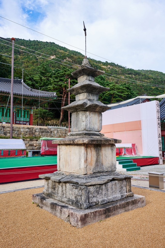 동해 삼화사 삼층석탑 전경