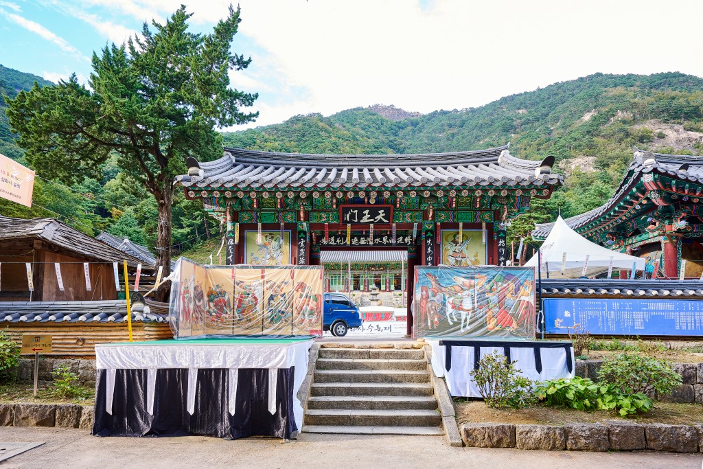 동해 삼화사 천왕문 외관
