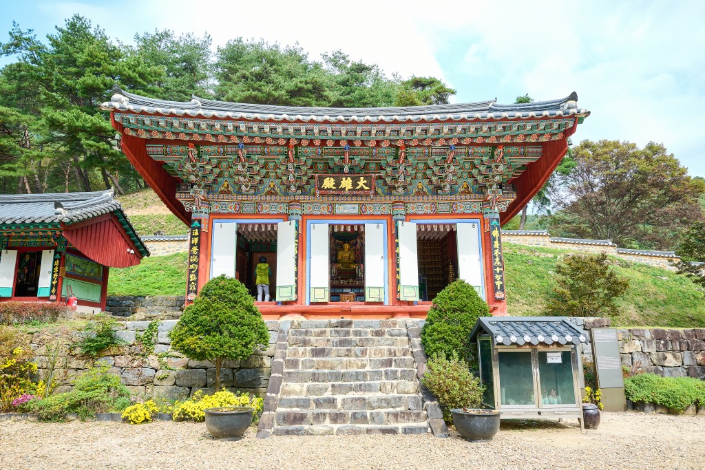 금산 보석사 대웅전 외관 