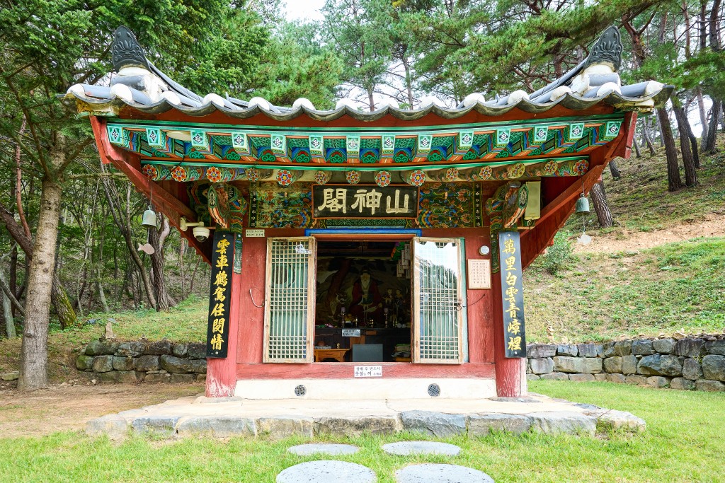 금산 보석사 산신각 외관 