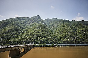 학 세 마리가 날아간 춘천 삼악산