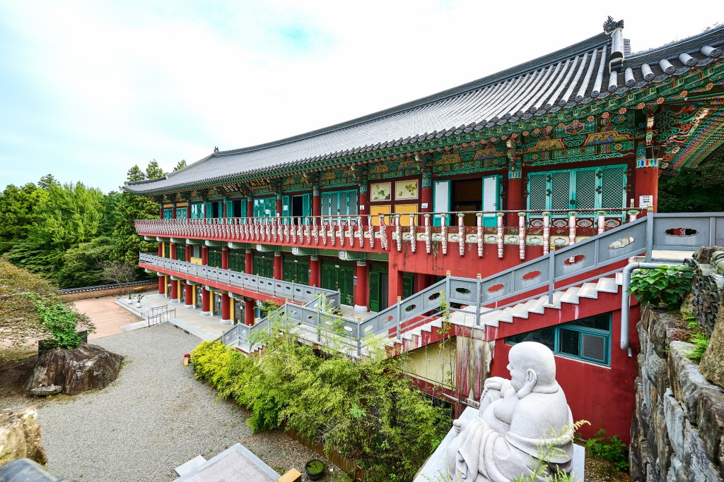 통영 용화사 설법전