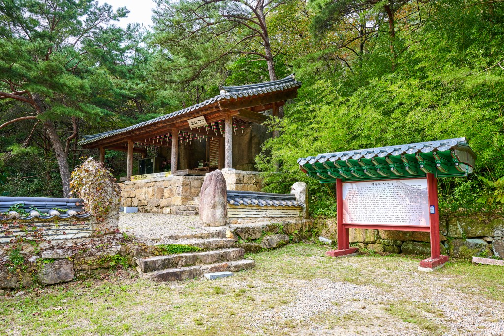 제천 덕주사 산신각 전경 