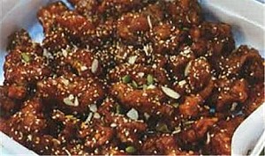 속초 중앙시장에 피어난 매콤달콤한 유산, 닭강정 이야기