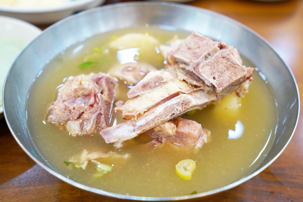 연하고 부드러운 떡갈비의 원조, 광주 송정떡갈비<세월에 담긴 신뢰, 지역의 오래된 가게<지역N문화 테마 연하고 부드러운 떡갈비의 원조, 광주... 