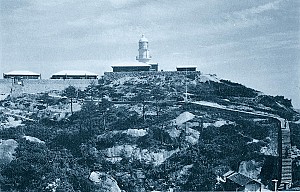 오늘도 꺼지지 않는 불빛을 바다로 비추는 속초등대 이야기