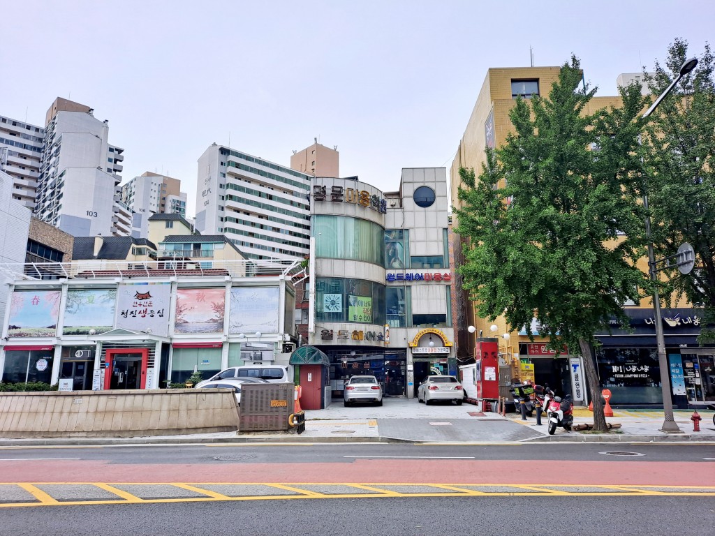 빛나는 가위손, 월드헤어쇼 미용실<세월에 담긴 신뢰, 지역의 오래된 가게<지역N문화 테마 빛나는 가위손, 월드헤어쇼 미용실