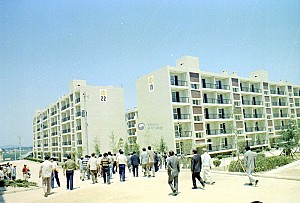 폭발사고의 아픔을 돋고 새이리 건설로